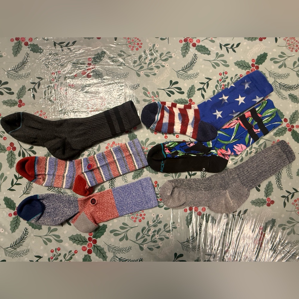 5 Stance and 1 Smartwool Men's Assorted mismatched INDIVIDUAL ORPHANED Socks